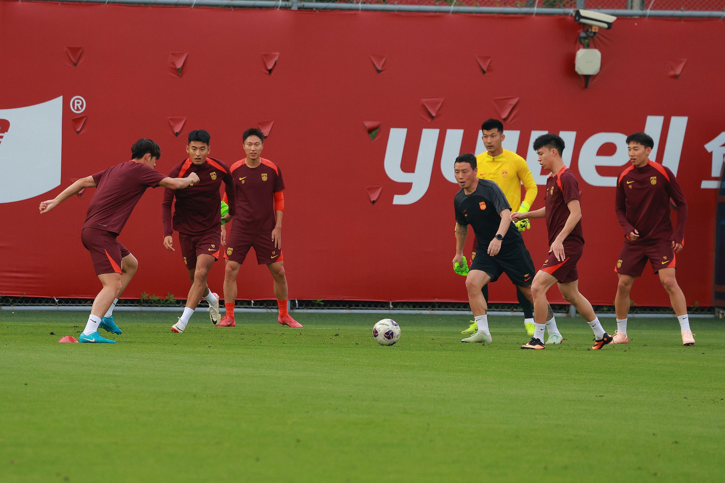 东体:国足训练氛围融洽,汪士钦、刘若钒已合练,杨明洋“顺位”提高