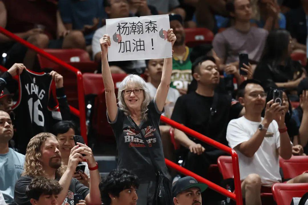 开云官网-首次中国“德比”！暴力隔扣！杨瀚森连续2场上双！