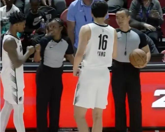 开云官网-首次中国“德比”！暴力隔扣！杨瀚森连续2场上双！