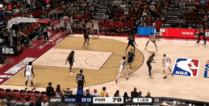 开云官网-首次中国“德比”！暴力隔扣！杨瀚森连续2场上双！