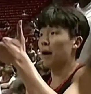 开云官网-首次中国“德比”！暴力隔扣！杨瀚森连续2场上双！