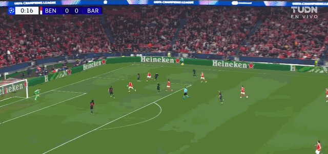 开云app-【欧冠】十人巴萨客场1比0本菲卡，拉菲远射一剑封喉