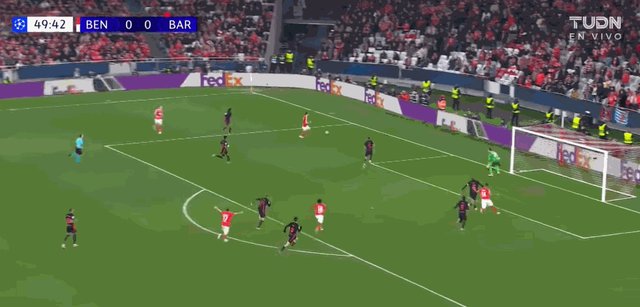 开云app-【欧冠】十人巴萨客场1比0本菲卡，拉菲远射一剑封喉