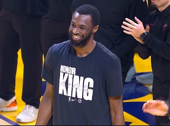 kaiyun中国官网-功勋旧臣！勇士主场赛前介绍维金斯 嘴哥笑容依旧温暖纯真