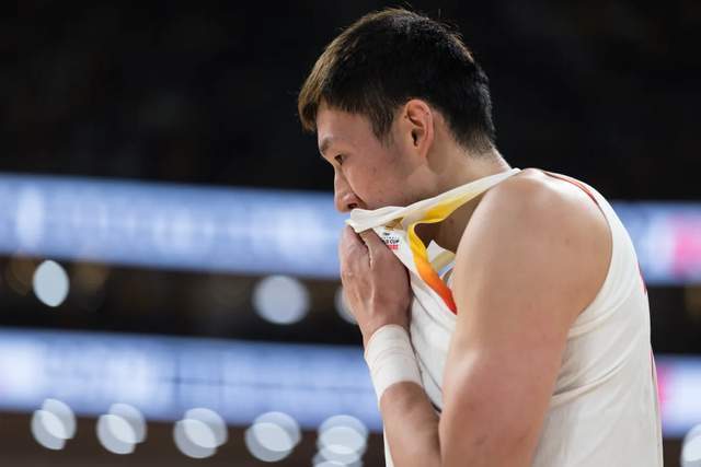 云开体育-无缘国家队留遗憾！周琦悄然发声，情绪焦急，难道要怪山东大汉？