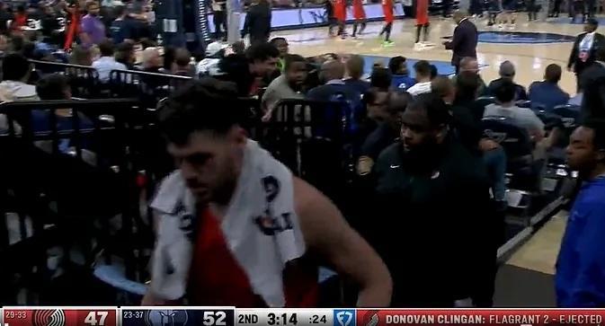 开云-生涯首次被驱逐！杨瀚森队友克林根肘击吃二级恶犯 黯然离场