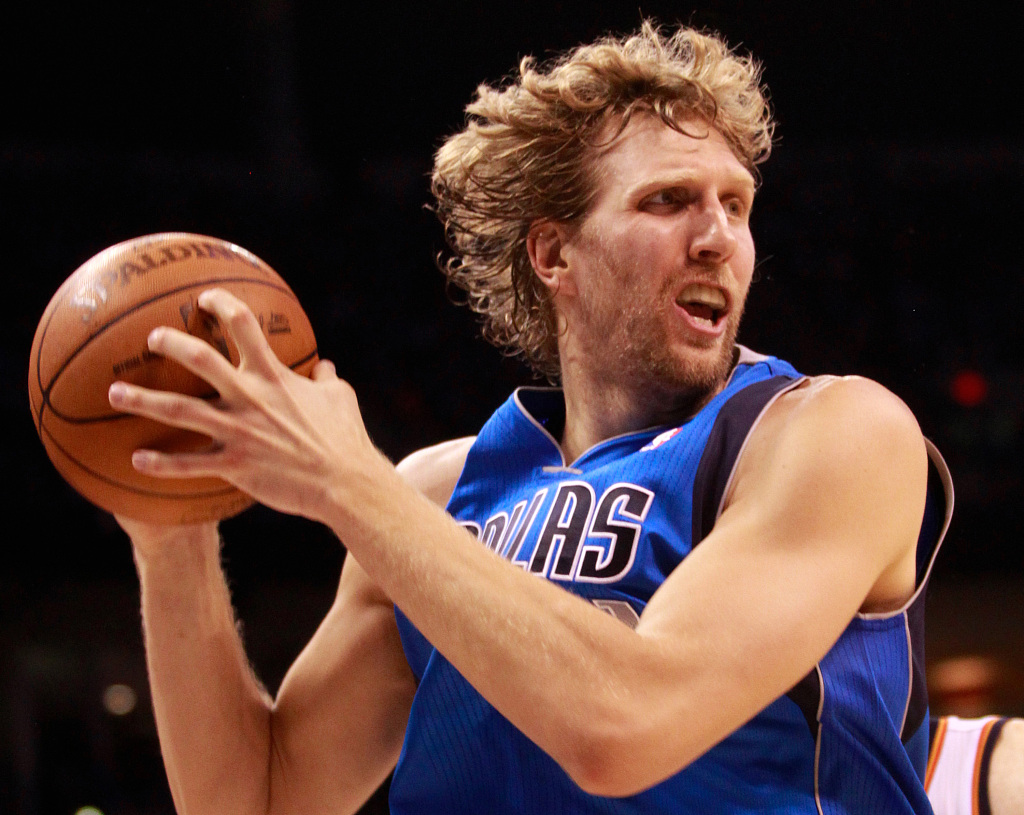 三旬球员连续20+:战神卡44场领跑 老詹领衔现役7人 火箭威登上榜