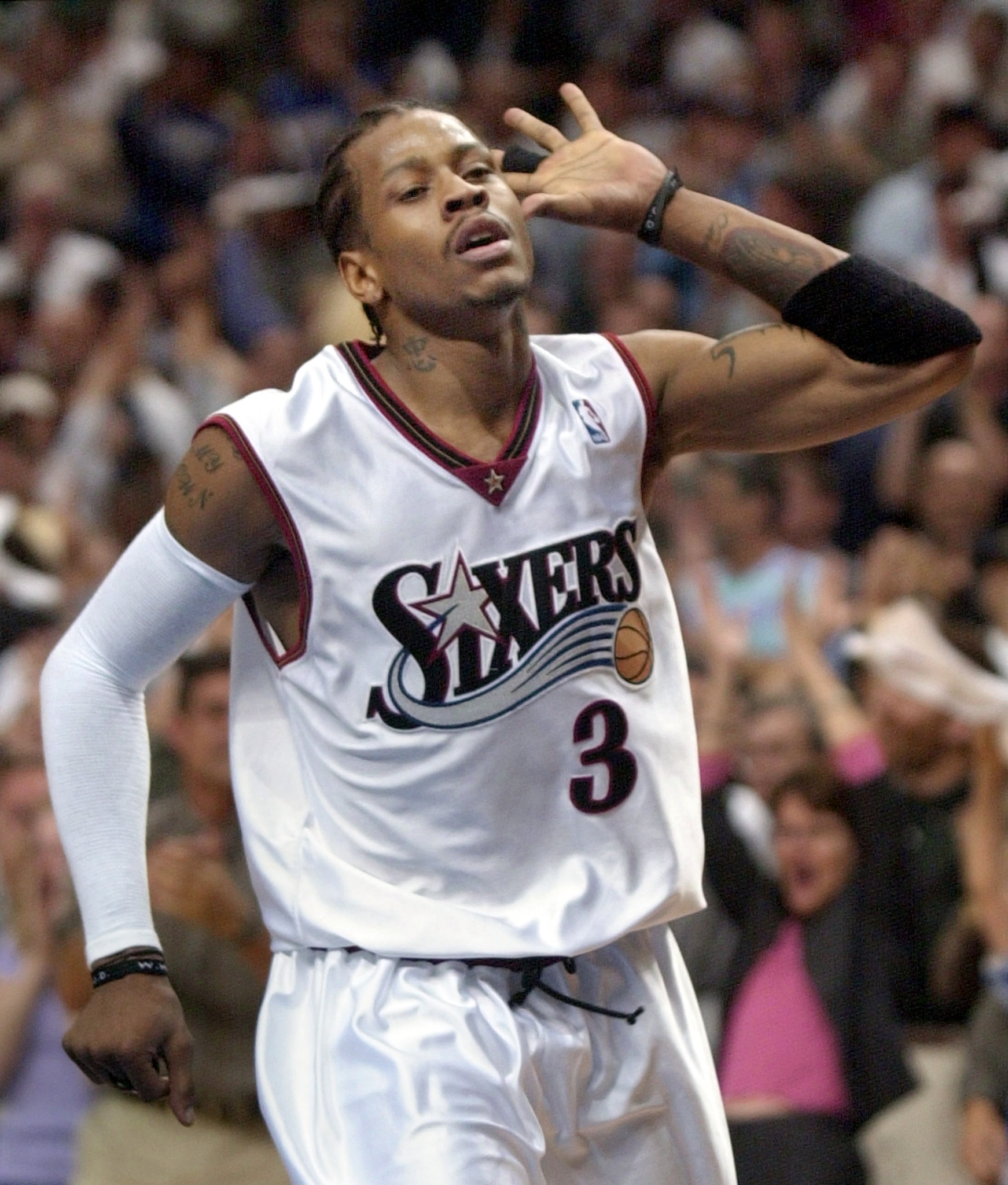 三旬球员连续20+:战神卡44场领跑 老詹领衔现役7人 火箭威登上榜