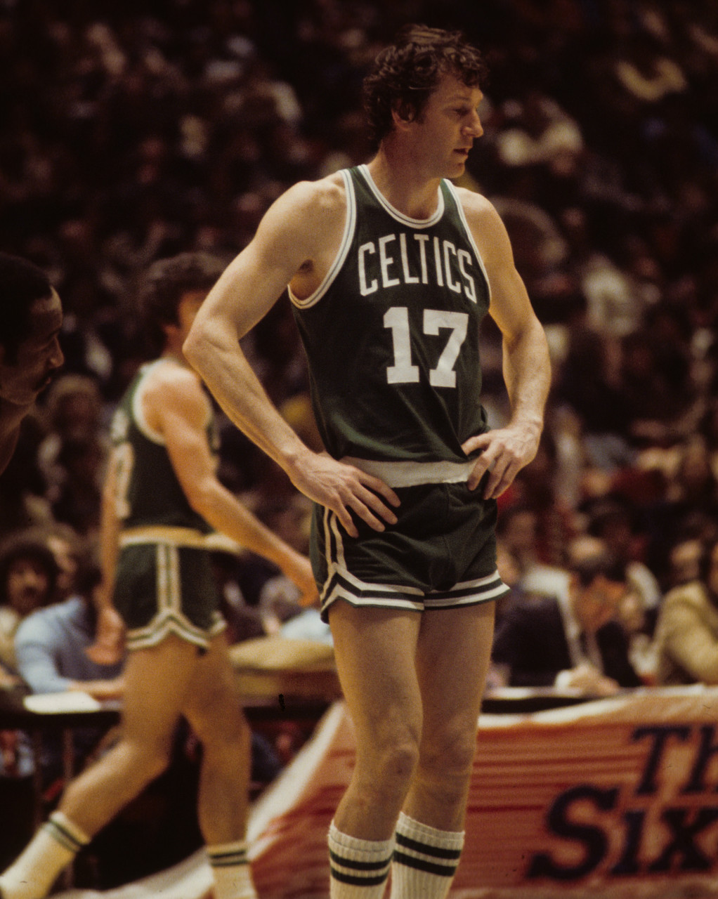 三旬球员连续20+:战神卡44场领跑 老詹领衔现役7人 火箭威登上榜