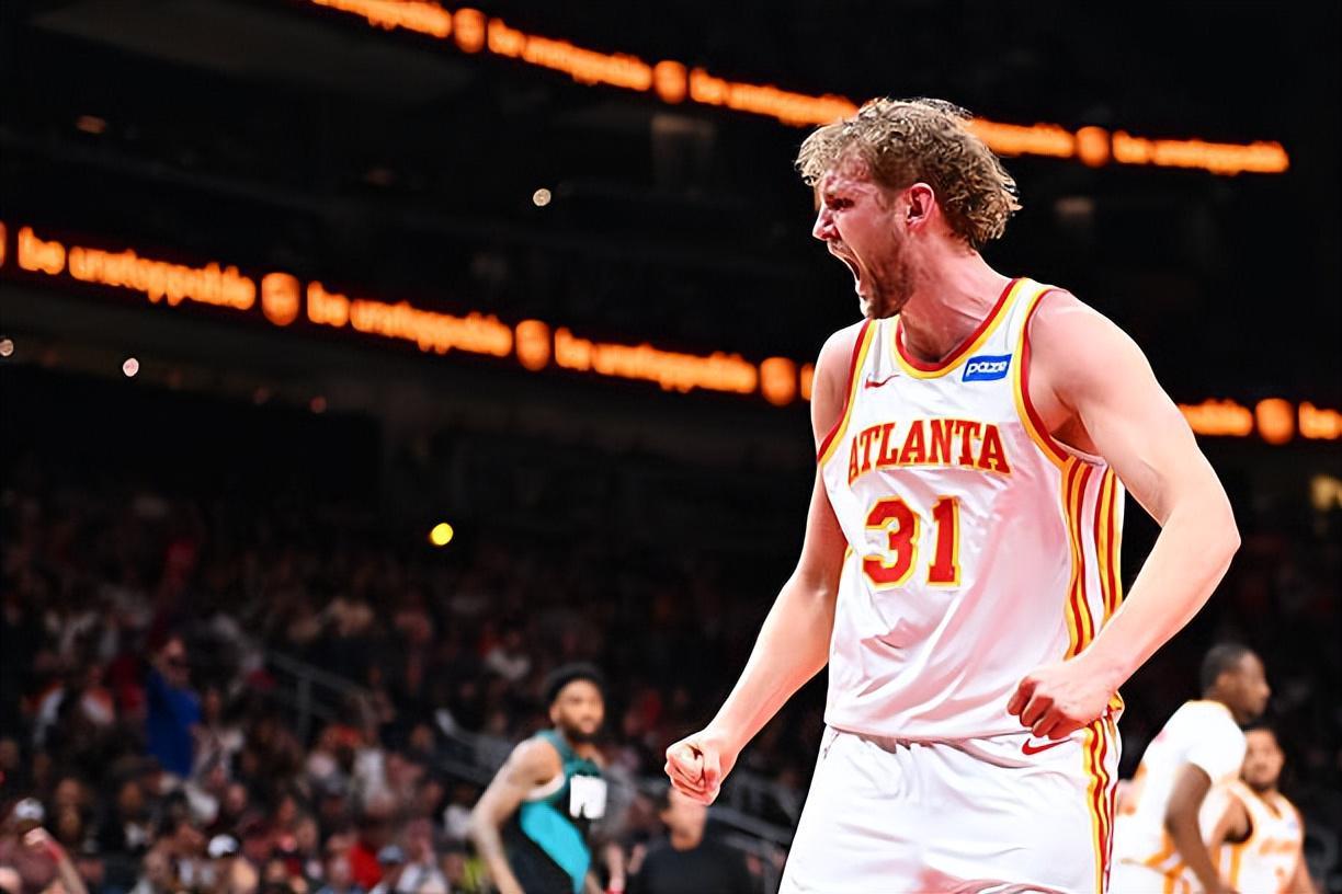 云开体育-加盟老鹰后的表现依然出色，前火箭内线的个人能力真是被低估了？